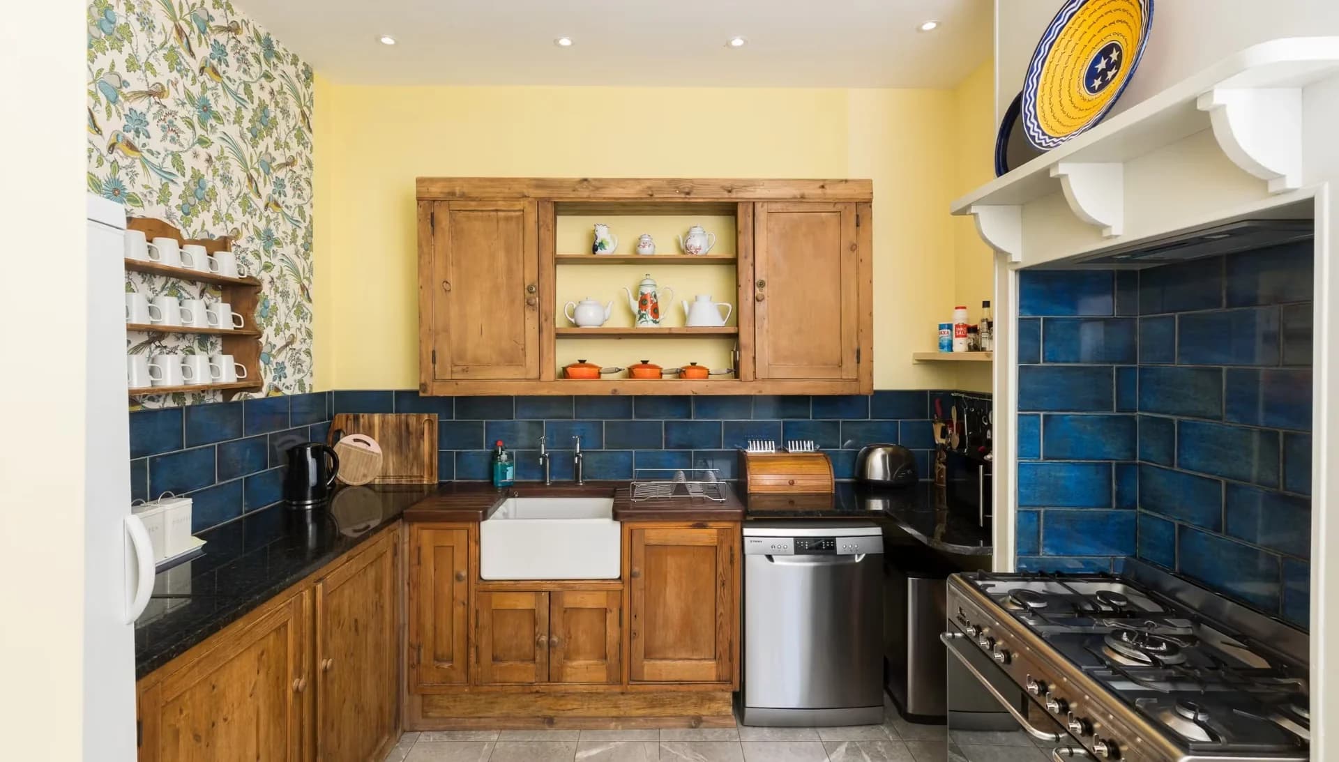 A self-catering cottage kitchen at Upper Court